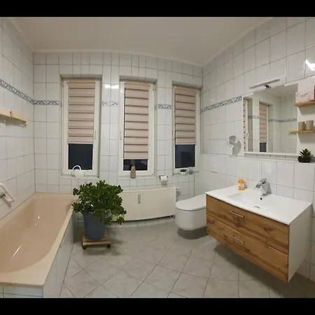 Neu! Unger Lejlighed *